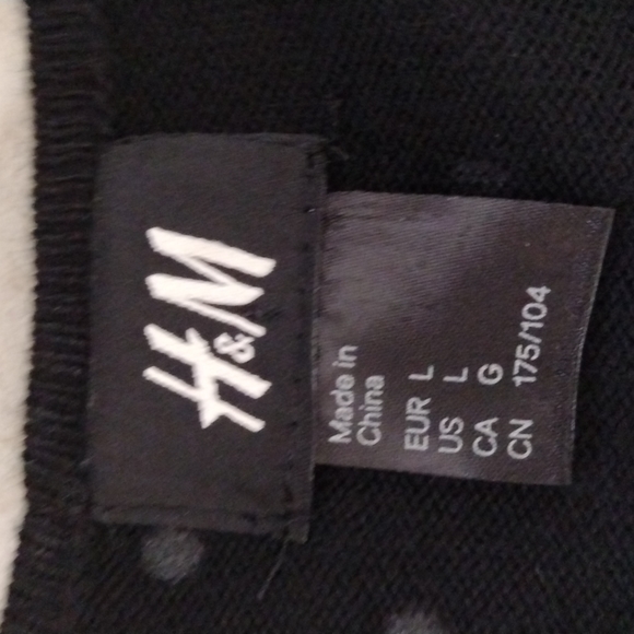 H&M sweater. - Picture 2 of 9